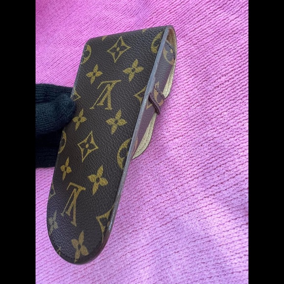 Louis Vuitton Sunglasses case - Picture 7 of 8